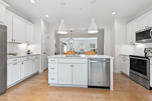 868 Highpointe Cir, Pittsburgh PA 15220-1854 exterior