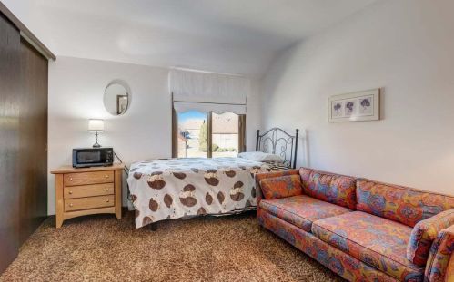 3951 College Ave, Milwaukee WI  53221-4542 exterior