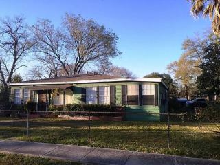 425 Plymouth St, Houston TX  77022-4921 exterior