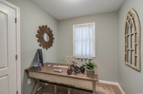 31 Harned Rd, Commack NY 11725-5104 exterior