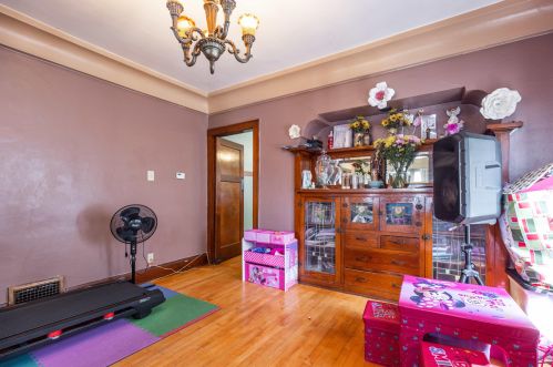 1570 Oklahoma Ave, Milwaukee WI 53207-2939 exterior