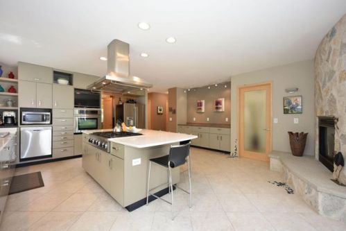 726 Apple Tree Rd, Milwaukee, WI 53217-4030