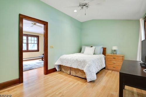 32 Debbie Pl, Berkeley Heights NJ 07922-1705 exterior