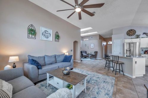 9616 Long Meadow Dr, Tampa FL  33615-1236 exterior