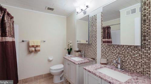 868 Broadmoor Rd, Huntingdon Valley PA 19006-2803 exterior