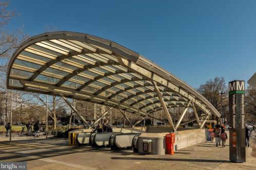 710 3 St, Washington DC 20001-2625 exterior