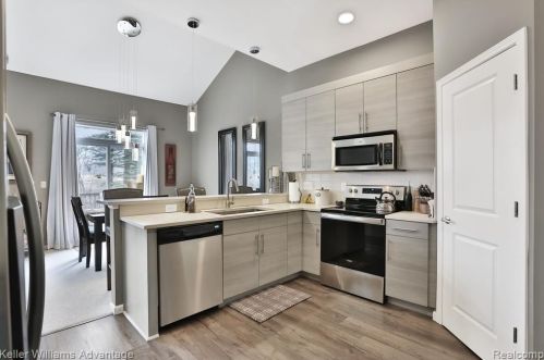 2298 Calibouge, Commerce Township MI 48393-2090 exterior