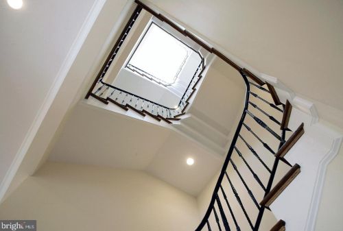 2138 Bancroft Pl, Washington DC  20008-4020 exterior