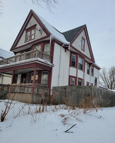 1512 Clarke St, Milwaukee, WI 53206-2026