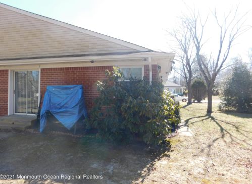 23 Snowberry Ln, Lakehurst NJ 08759-3086 exterior