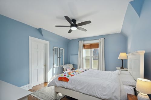 1338 Grace St, Chicago IL  60613-2825 exterior