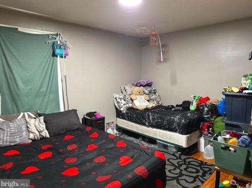 2817 Thompson St, Camden NJ 08105-1337 exterior