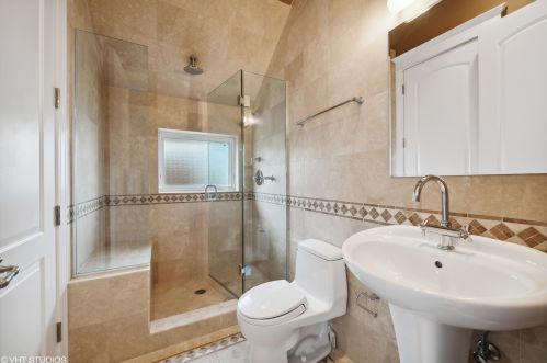 2514 Marshfield Ave, Chicago IL 60614-1907 exterior