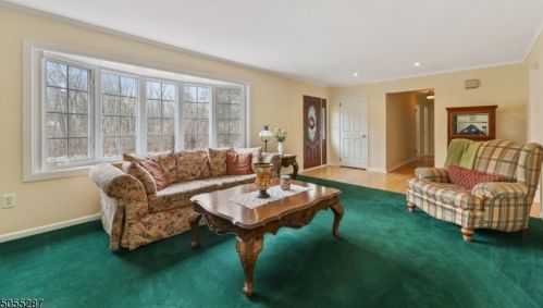 521 Whiton Rd, Branchburg, NJ 08853-4214