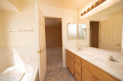 11887 Centaurus Pl, Tucson AZ 85737-3455 exterior