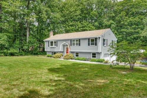15 Laura Ln, Seymour, CT 06478-1832
