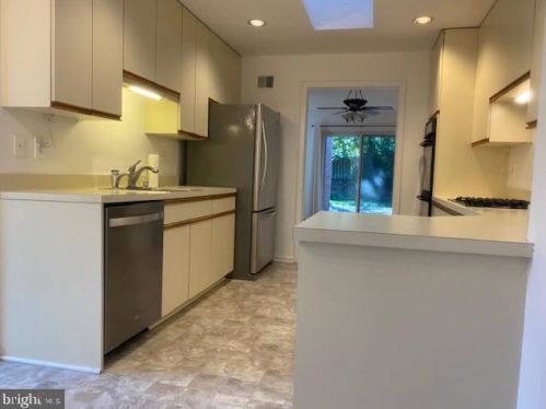 8108 Appalachian Ter, Rockville MD 20854-4050 exterior