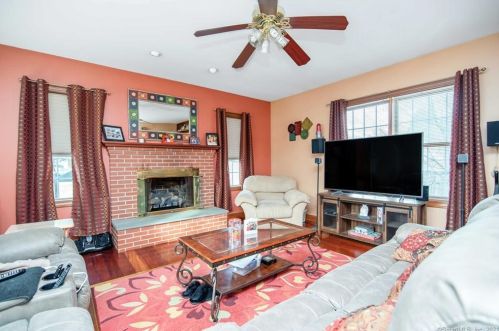 7 Ln St, Seymour CT 06483-3333 exterior