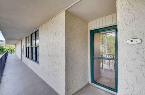 14 Royal Palm Way, Boca Raton FL  33432-8760 exterior