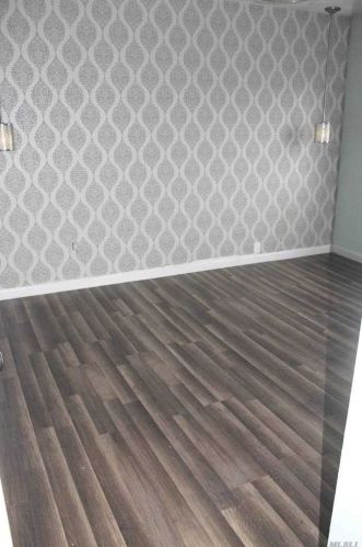 39 Waldinger St, Valley Stream NY 11580-3806 exterior