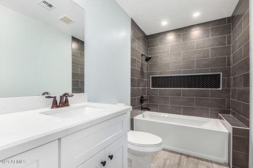 3041 Elm St, Phoenix AZ  85016-5036 exterior