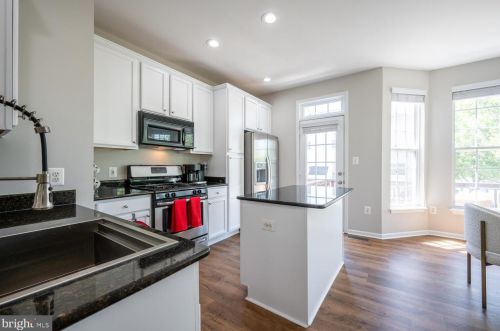 6940 Lerwick Ct, Alexandria VA  22315-5717 exterior