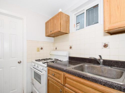 2318 Holland Ave, Bronx NY 10467-8710 exterior