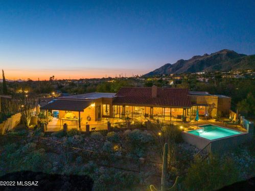 6822 Table Mtn Rd, Tucson AZ 85718-1328 exterior