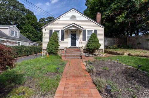 123 Winding St, Huntington Station, NY 11746-1250