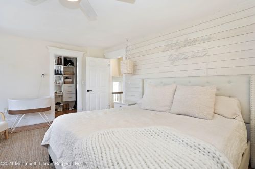 30 Broadway, East Freehold NJ 07728-1813 exterior