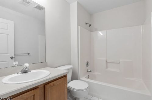 1006 Robin Ct, Green Brook NJ 08812-1737 exterior