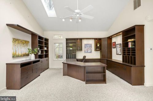 16 Arlive Ct, Rockville MD 20854-2978 exterior