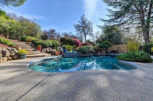 9811 Blue Lk Dr, Folsom CA 95630-1909 exterior