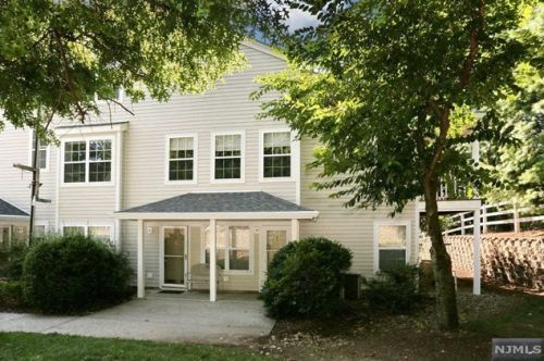 1034 Castle Rd, Mahwah NJ 07430-3256 exterior