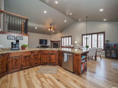 2161 Lorita Way, Sandy UT 84093-6514 exterior