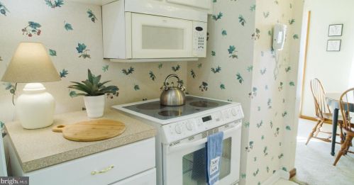 22 Lincoln Dr, Hanover PA 17331-4906 exterior