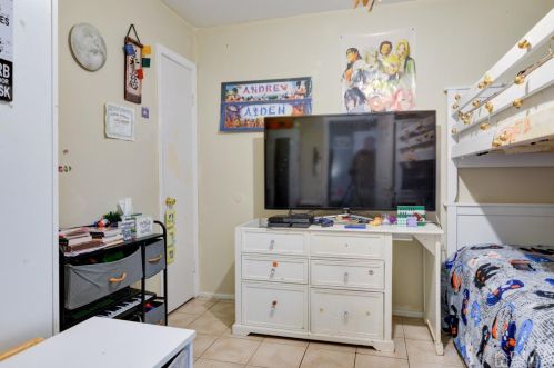 124 College Dr, Edison NJ 08817-5955 exterior