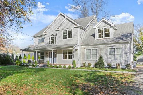 8 Gdn Ln, Westport CT 06880-5316 exterior