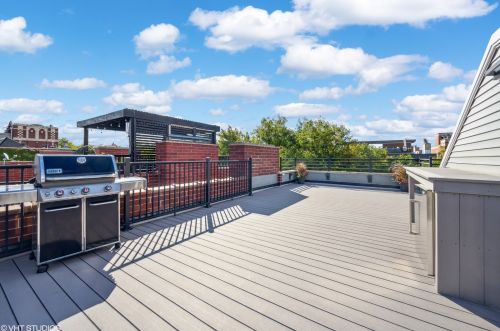 2314 Wabansia Ave, Chicago IL 60647-6486 exterior