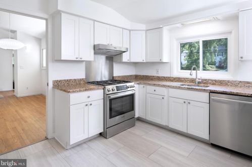 28 Pardoe Rd, Princeton NJ 08540-2617 exterior