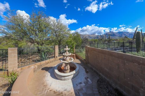 6561 Shadow Bluff Dr, Tucson AZ  85704-6950 exterior