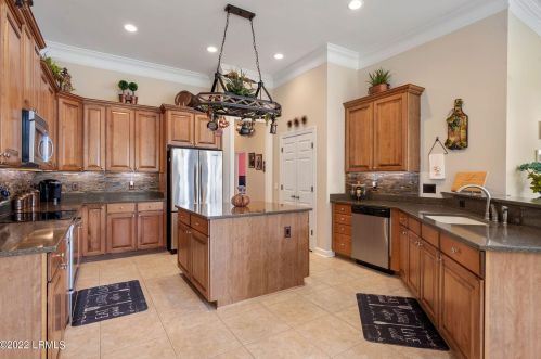 3 Meadowlawn Ln, Bluffton SC 29910-9538 exterior