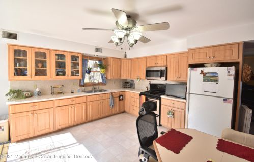 8 Stonehurst Ter, Hazlet, NJ 07730-1827