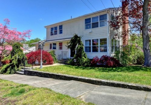 18 Brookway Rd, Providence, RI 02906-4821