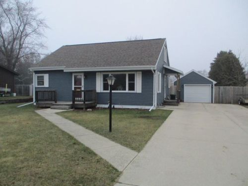 2520 45th St, Two Rivers, WI 54241-1132