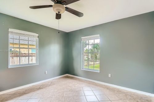 5205 Feather Crk Dr, Fort Pierce FL 34951-2327 exterior