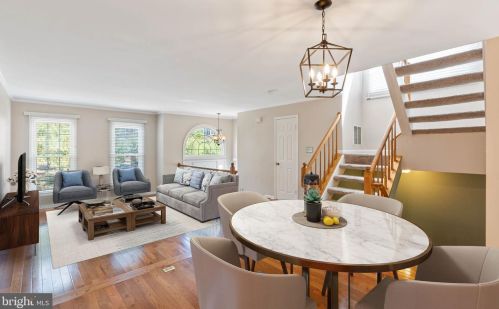 7047 Chesley Search Way, Alexandria VA 22315-4754 exterior