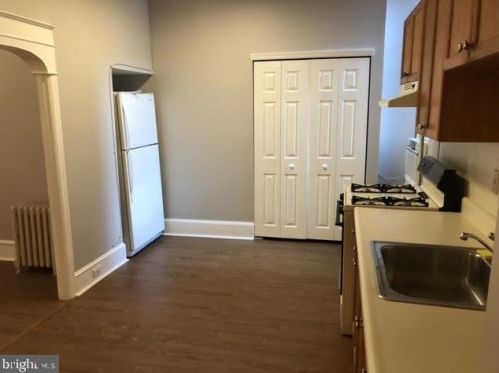 802 2nd St, Philadelphia PA 19122-3324 exterior