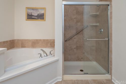 306 Regency Pl, Woodbridge NJ 07095-1036 exterior