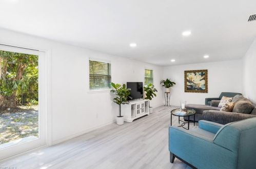 1096 Rordon Ave, Naples FL 34103-4577 exterior